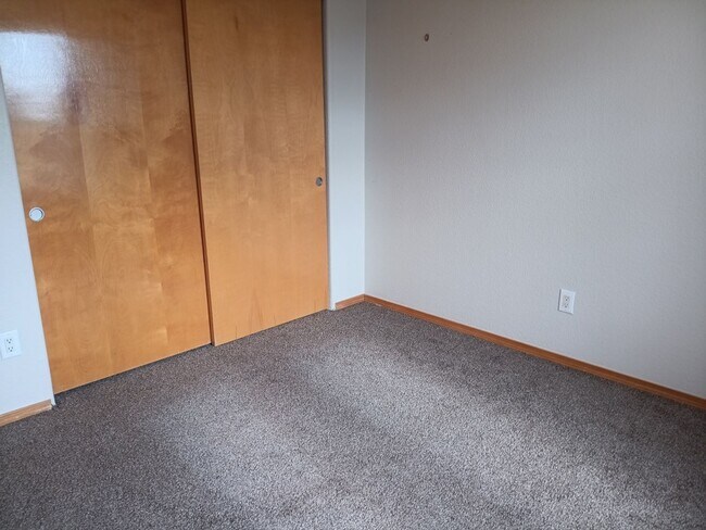 Building Photo - 3 Bedroom, 2.5 Bathroom Home! Schedule a Showing Soon!