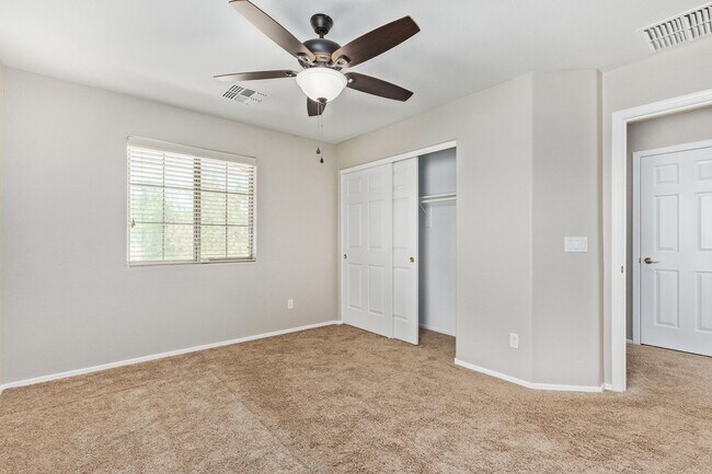 Building Photo - Gorgeous 3 bed/2 bath in Power Ranch!