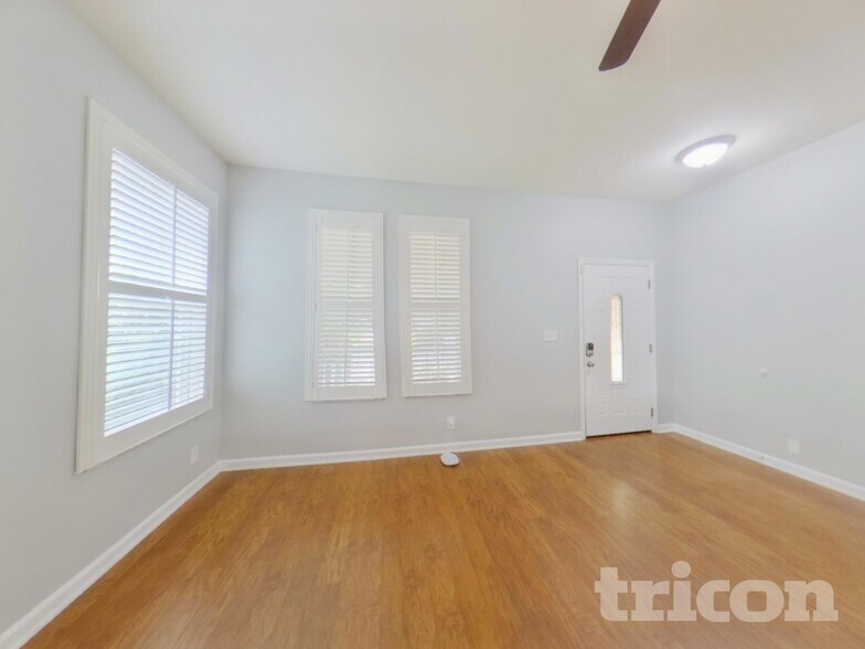 Building Photo - 204 Addington Dr