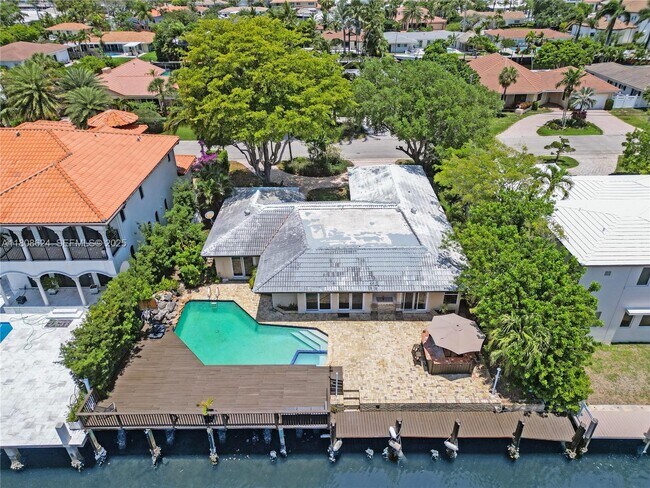 Building Photo - 3100 NE 56th Ct