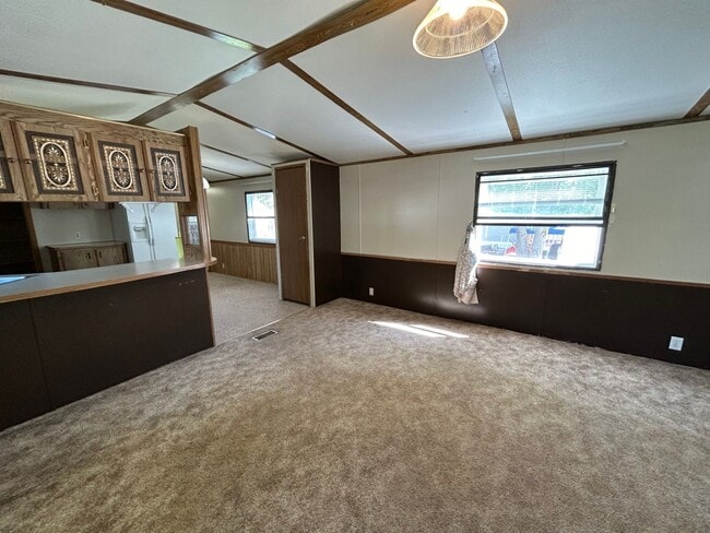 Building Photo - 3 Bed 2 Bath Mobile Home W/ Many Amenities...