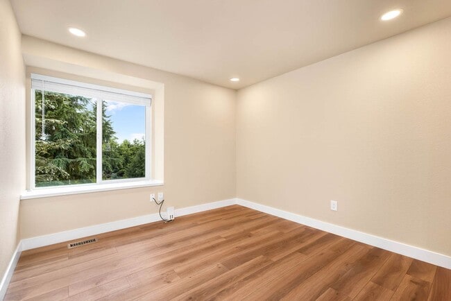 Building Photo - 4758 153rd Ave SE