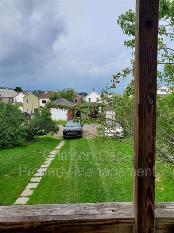 Building Photo - 131 Pine St