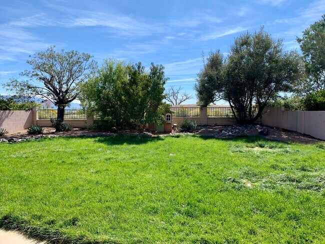 Building Photo - Magnificent 4 Bedroom, 2.5 Bath in Rio Rancho!