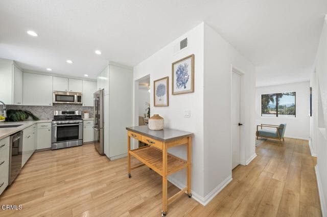 Building Photo - 4455 Rockland Pl