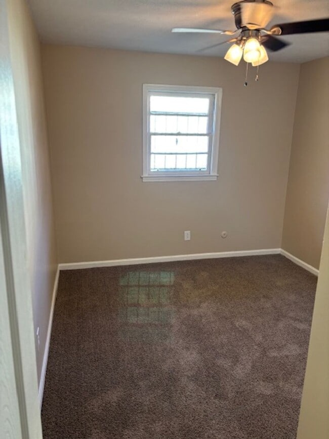 Building Photo - Charming Home You’ll Love Coming Home To.