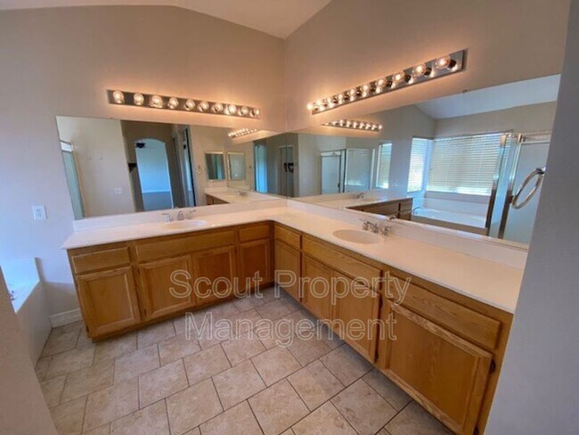 Building Photo - 29403 Via Espada