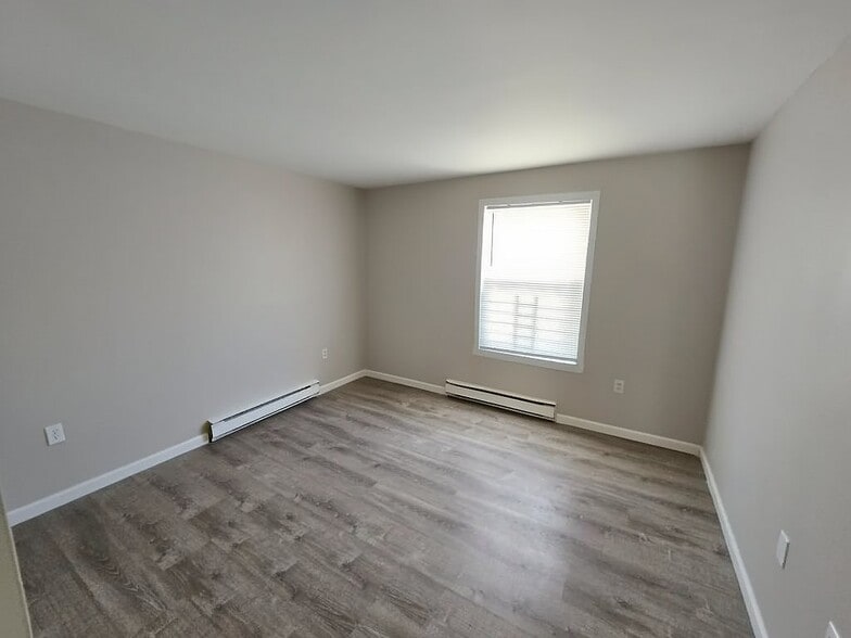 Building Photo - 311 Littleton Ave