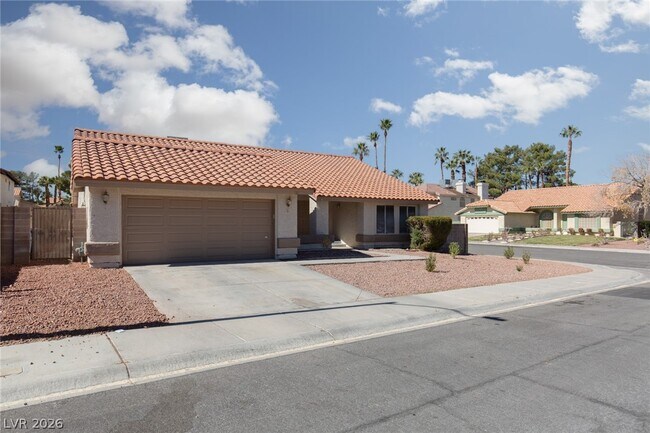 Building Photo - 121 Hanover Dr