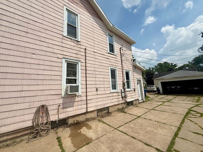 Building Photo - 111 N 3rd Ave