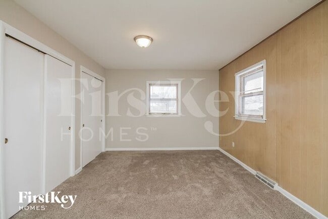 Building Photo - 15439 Elm St