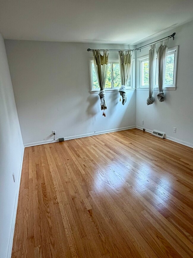 Building Photo - 550 Laramie Ave