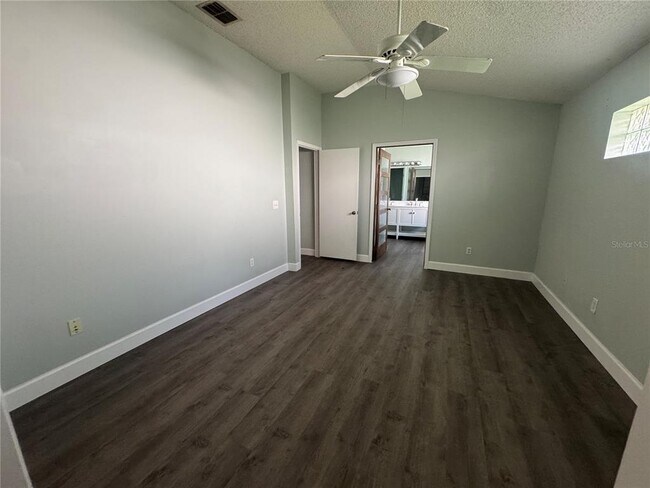 Building Photo - 10941 Mill Pond Way