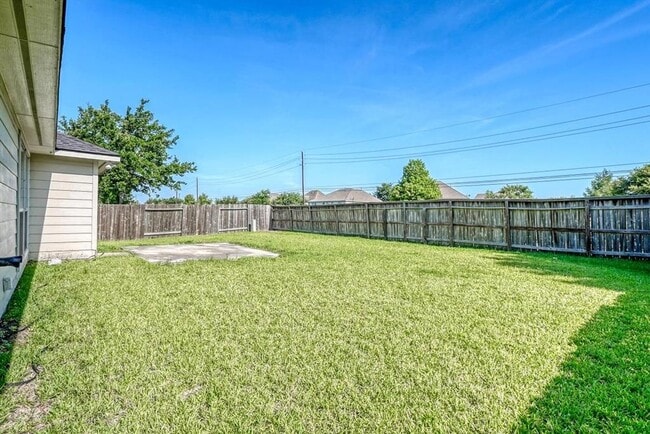 Building Photo - 1526 Rogers Lake Ln