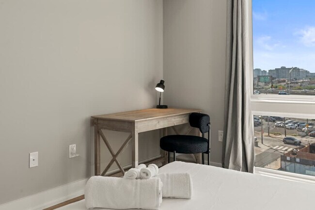 Building Photo - 901 Canal St