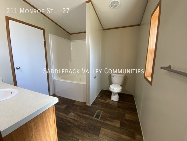 Building Photo - 211 Monroe St