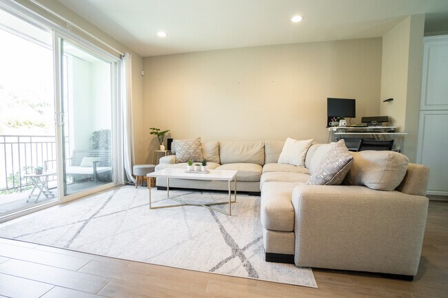 Building Photo - 2516 S Escondido Blvd