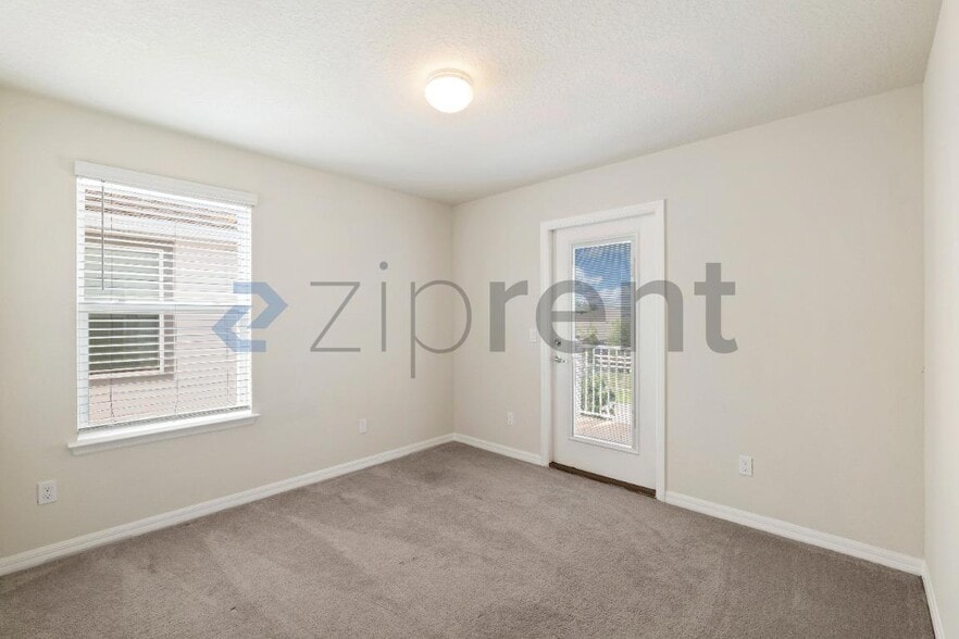 Building Photo - Unit