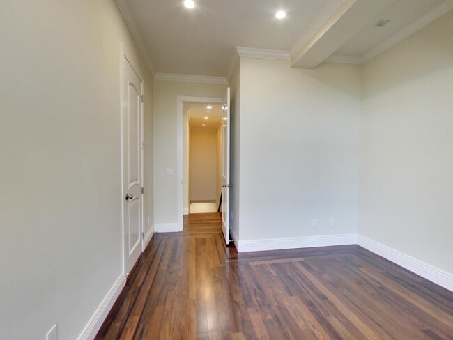 Building Photo - 1121 Green St