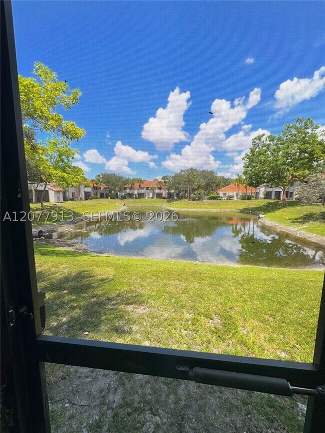 Building Photo - 3252 Coral Lake Dr