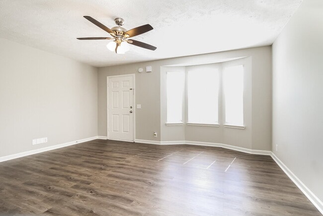 Building Photo - 1318 Lyndsey Ridge Dr