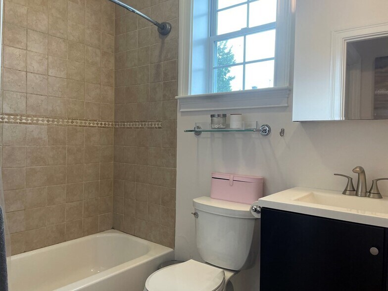 Building Photo - 93 Sciarappa St