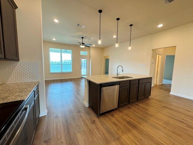 Building Photo - 5115 Leaning Tree