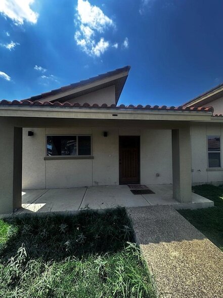 Building Photo - 1120 Crown Ridge