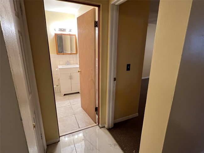 Building Photo - 134 W Main St