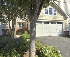 Building Photo - 3 Bedroom, 2.5 Bath, Loft, 2-Car Garage Ho...