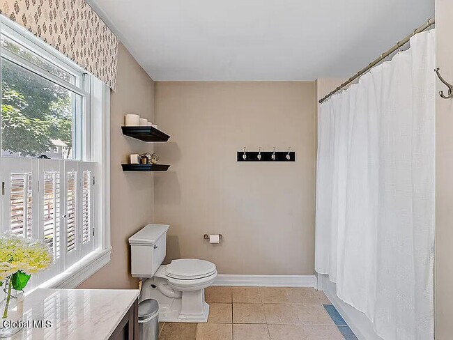 Building Photo - 64 Second St