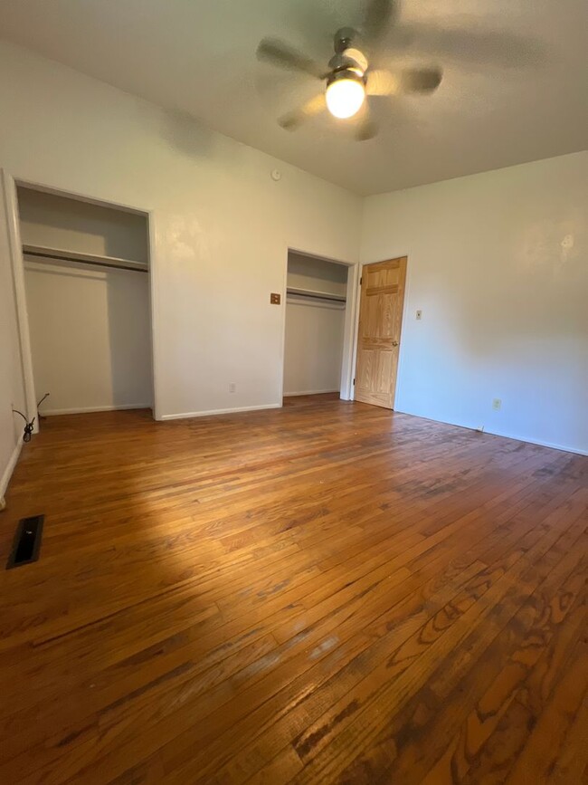 Building Photo - 3 Bedroom Avail August for 2025;  Monthly ...