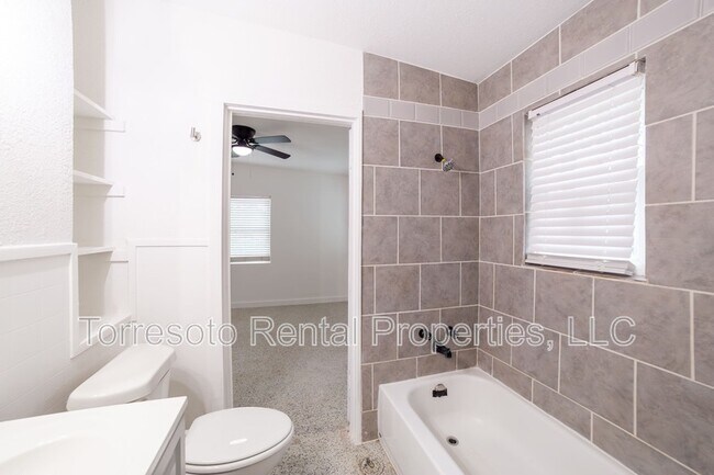 Building Photo - 823 N Trinity