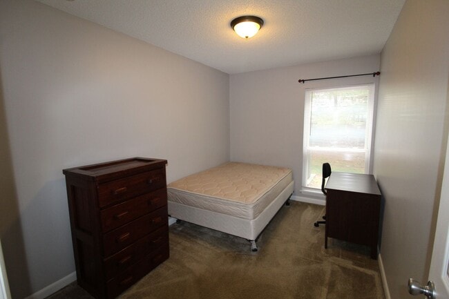 Building Photo - 1330 Bradley Dr