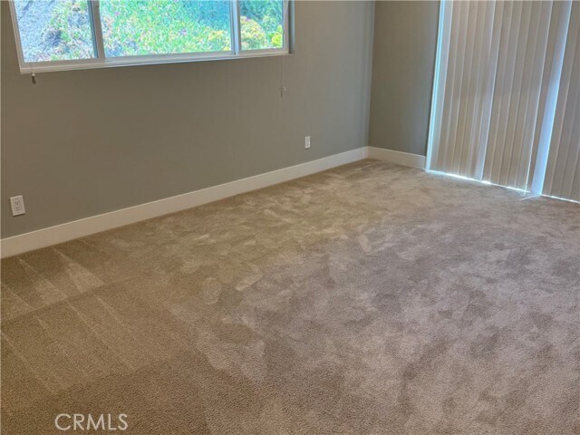 Building Photo - 2615 Temple Hills Dr