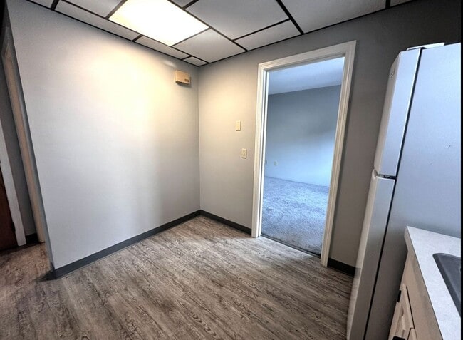 Building Photo - 10 Thompson St