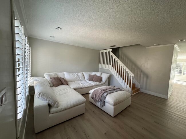 Building Photo - 11131 SW 17th Manor