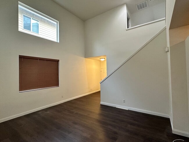 Building Photo - Silver Lake Area Rental