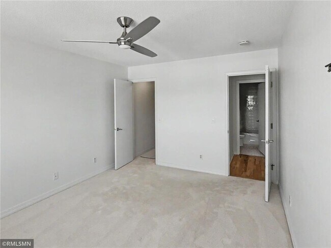 Building Photo - 2727 W 43rd St