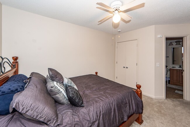 Building Photo - 2 Bedroom 2 Bath Condo in Avenue of Oaks -...