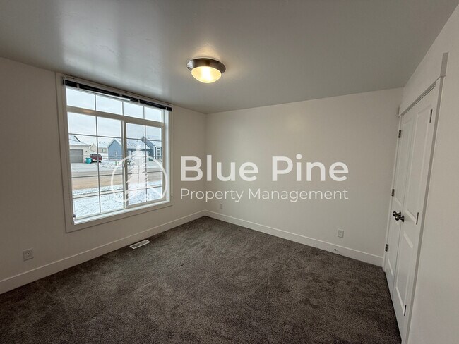 Building Photo - 4335 N Dudley Ave