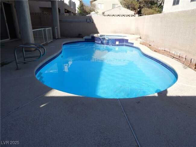 Building Photo - 1032 Sweeping Ivy Ct