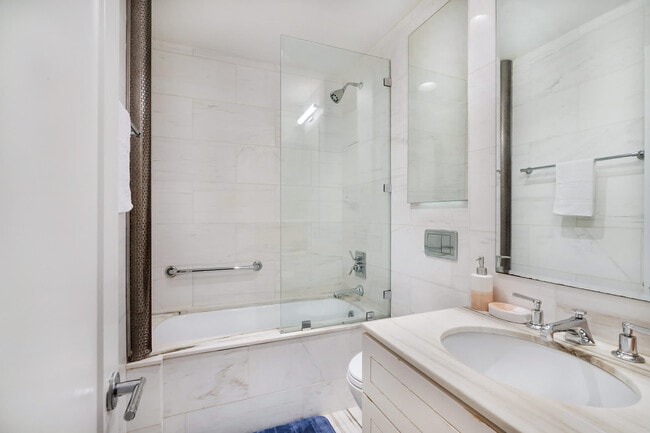Building Photo - 240 W 73rd St
