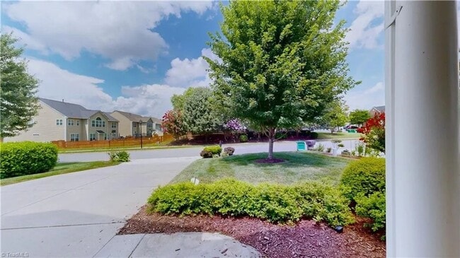 Building Photo - *** READY TO MOVE IN BY FIRST WEEK OF MAY***