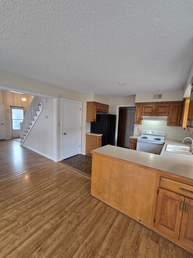 Building Photo - 6642 W 152nd St