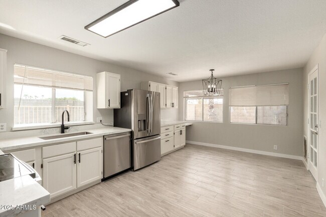 Building Photo - 4001 W Libby St