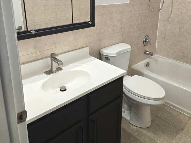 Building Photo - 1410 Beverly Ln