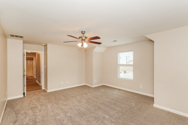 Building Photo - 100 Fairview Dr