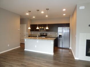 Building Photo - Modern & Convenient 3BR/3BA Home! AVAIL 07/15