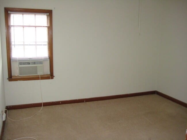 Building Photo - 2932 Drew Ave S